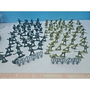 100pc Lot  Toy Soldiers Mixed Color Plastic Army Men  Various Action Poses